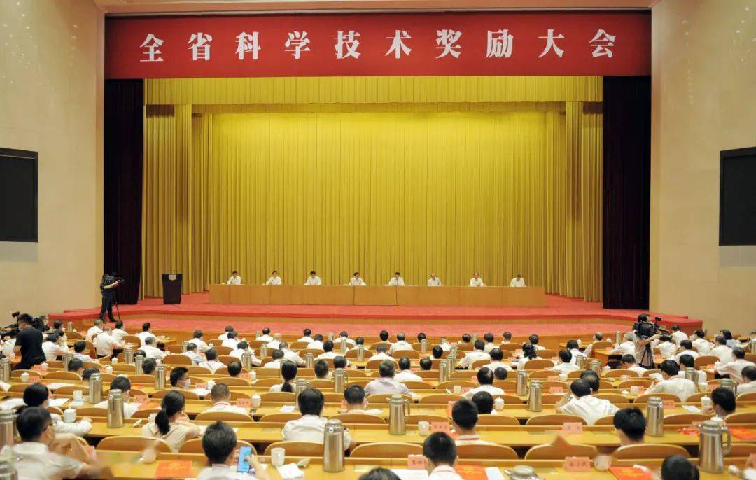 中国飞鹤首席科学家蒋士龙获“中国食品科学技术学会科技创新奖-突出贡献奖”