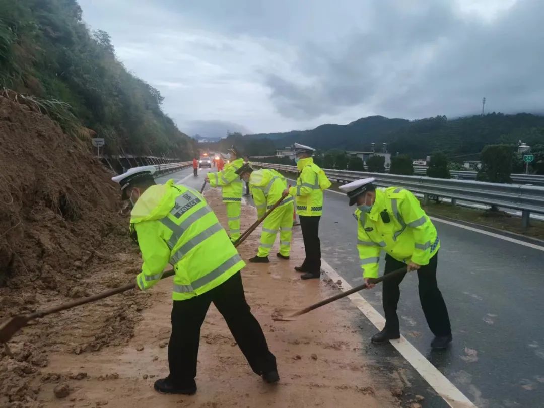 以“迅”应“汛”|湖南高速集团岳阳分公司：走，到暴雨最大的地方去！