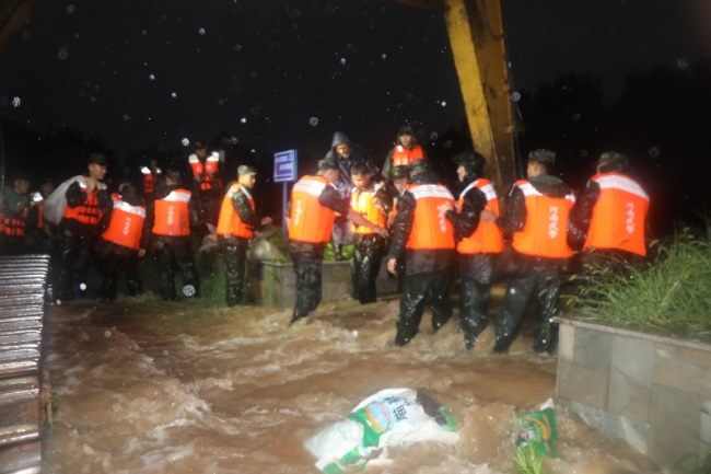 以“迅”应“汛”|湖南高速集团岳阳分公司：走，到暴雨最大的地方去！