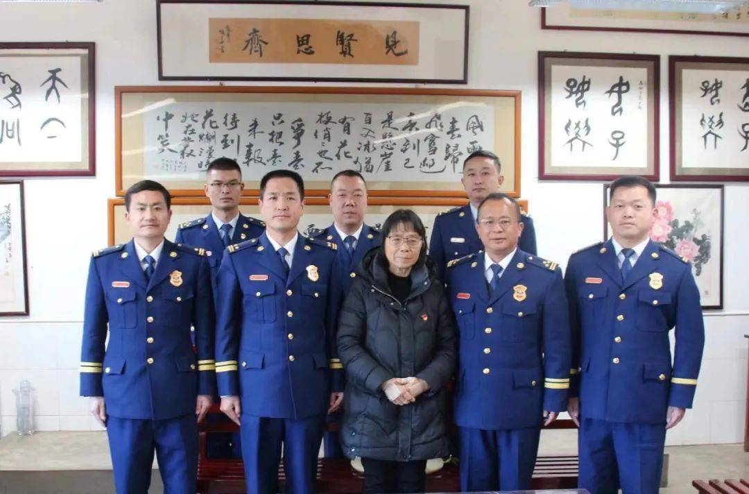 省总工会看望慰问抗洪消防人员