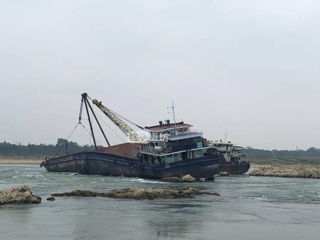 港航水利集团船闸管理分公司及时救助搁浅船舶
