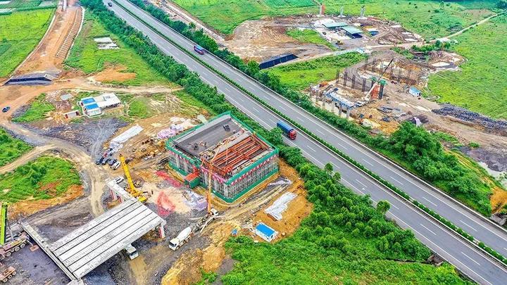 湖南首条“四改八”高速公路迎关键进展