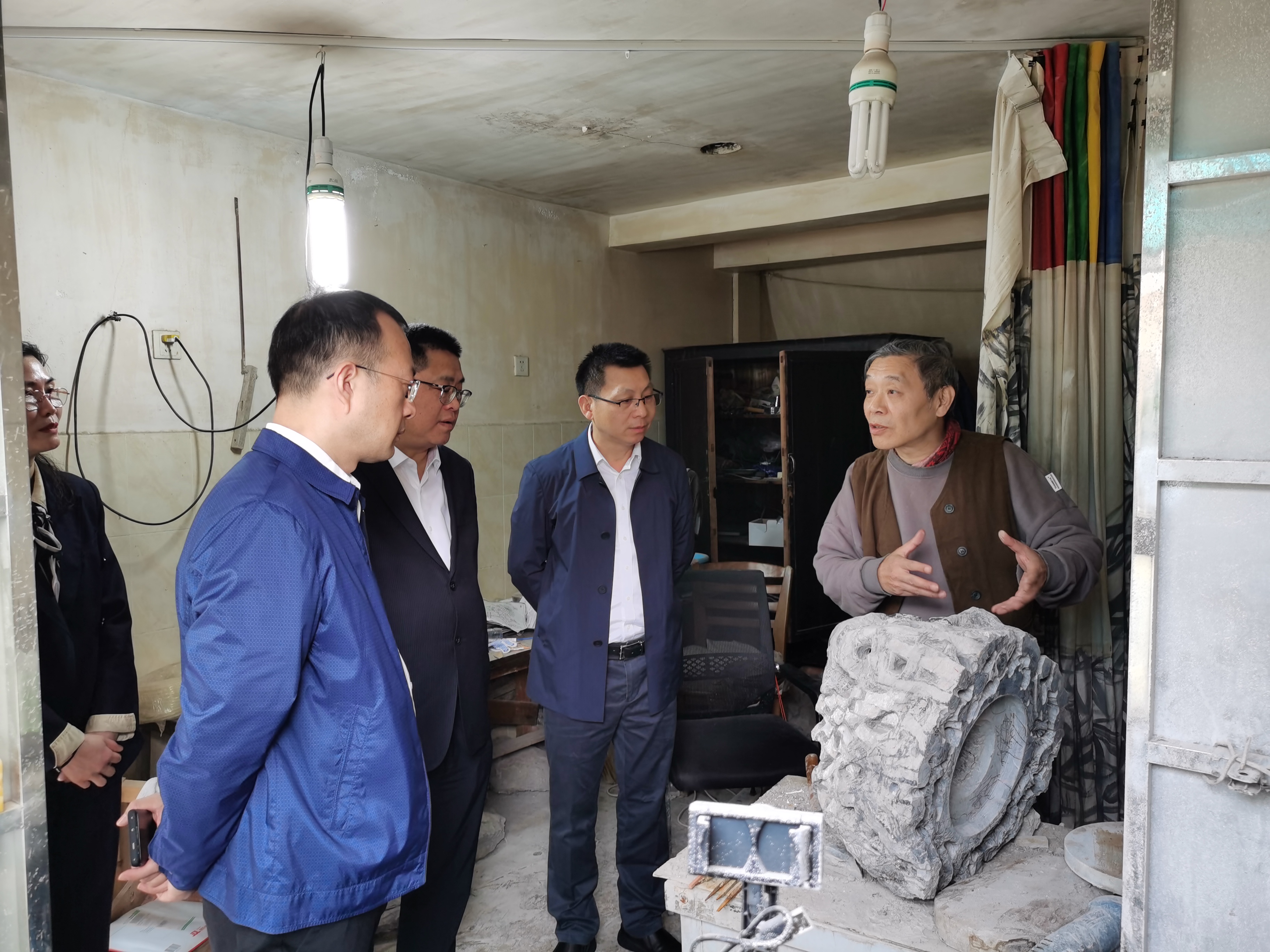 陈华到州属国有企业调研