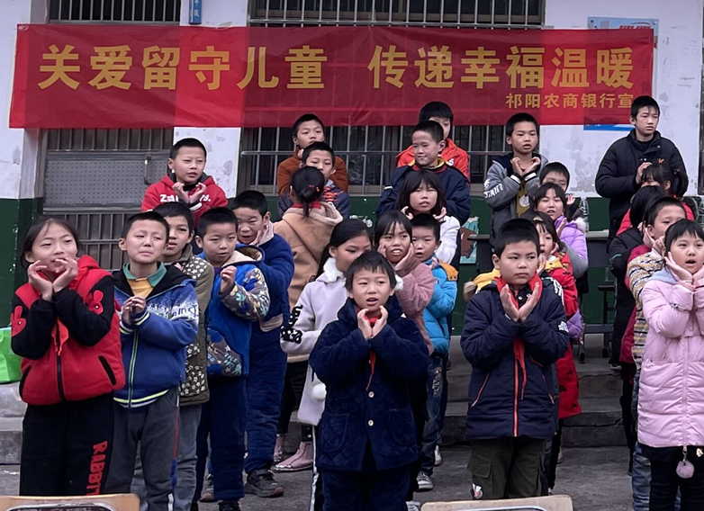 瑞众保险长沙中心支公司开展关爱孤独症儿童家庭公益行动