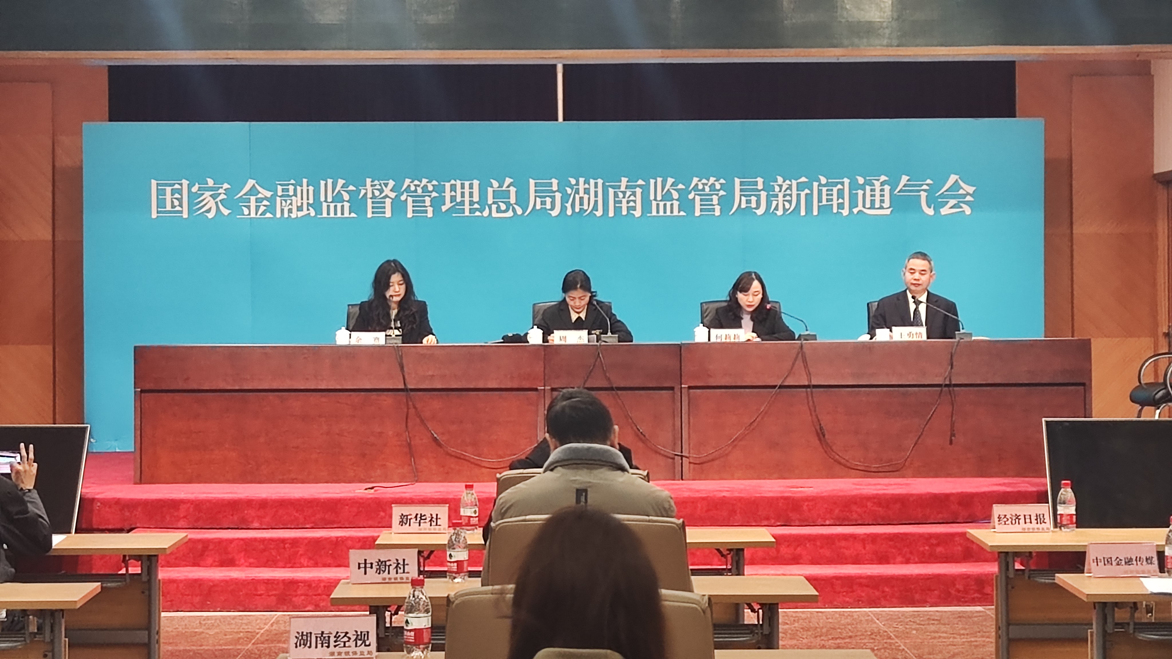 一季度银行业和保险业总资产保持增长