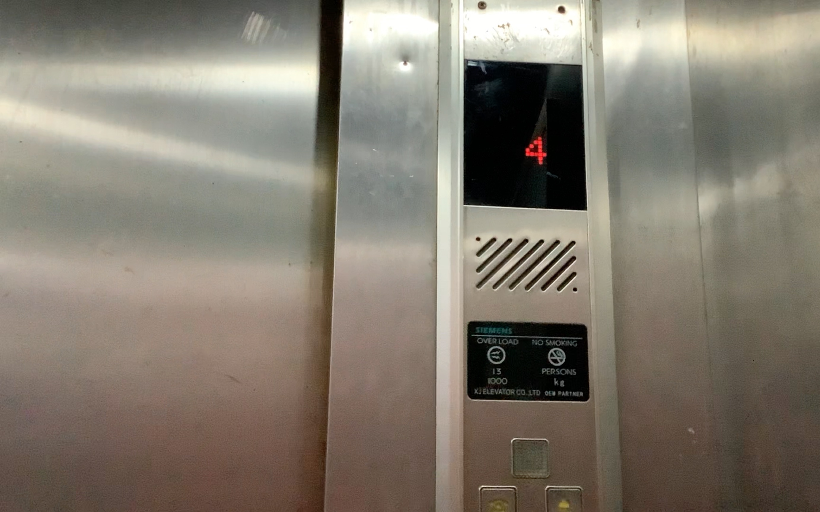 一次更新7台！长房集团实施首个住宅老旧电梯更新项目