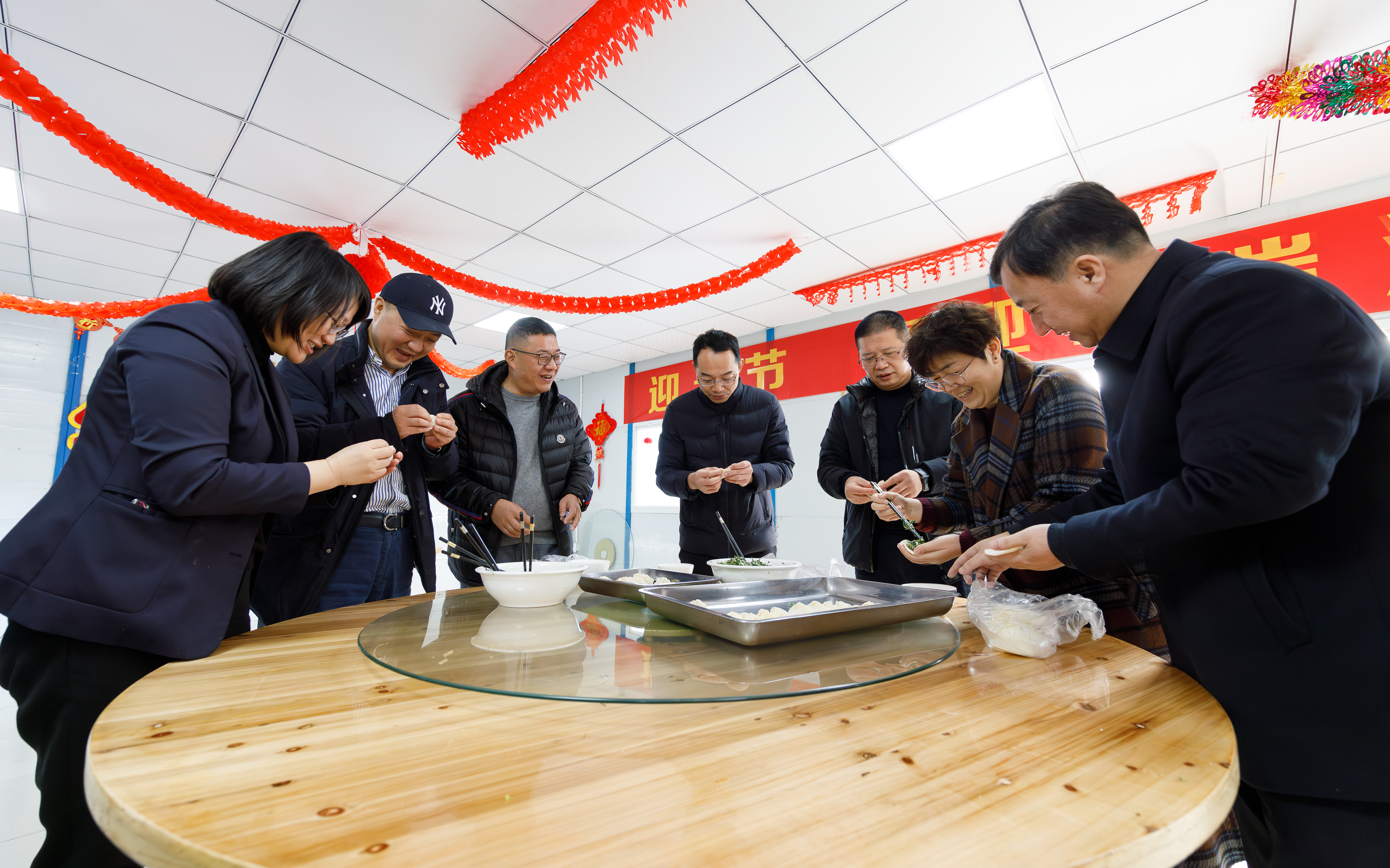 长沙银行千企万户大走访走进平江 休闲食品企业迎专属金融服务方案