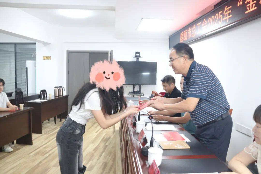 岳阳市总工会2025年度金秋助学行动升级，为困难职工子女“筑梦启航”