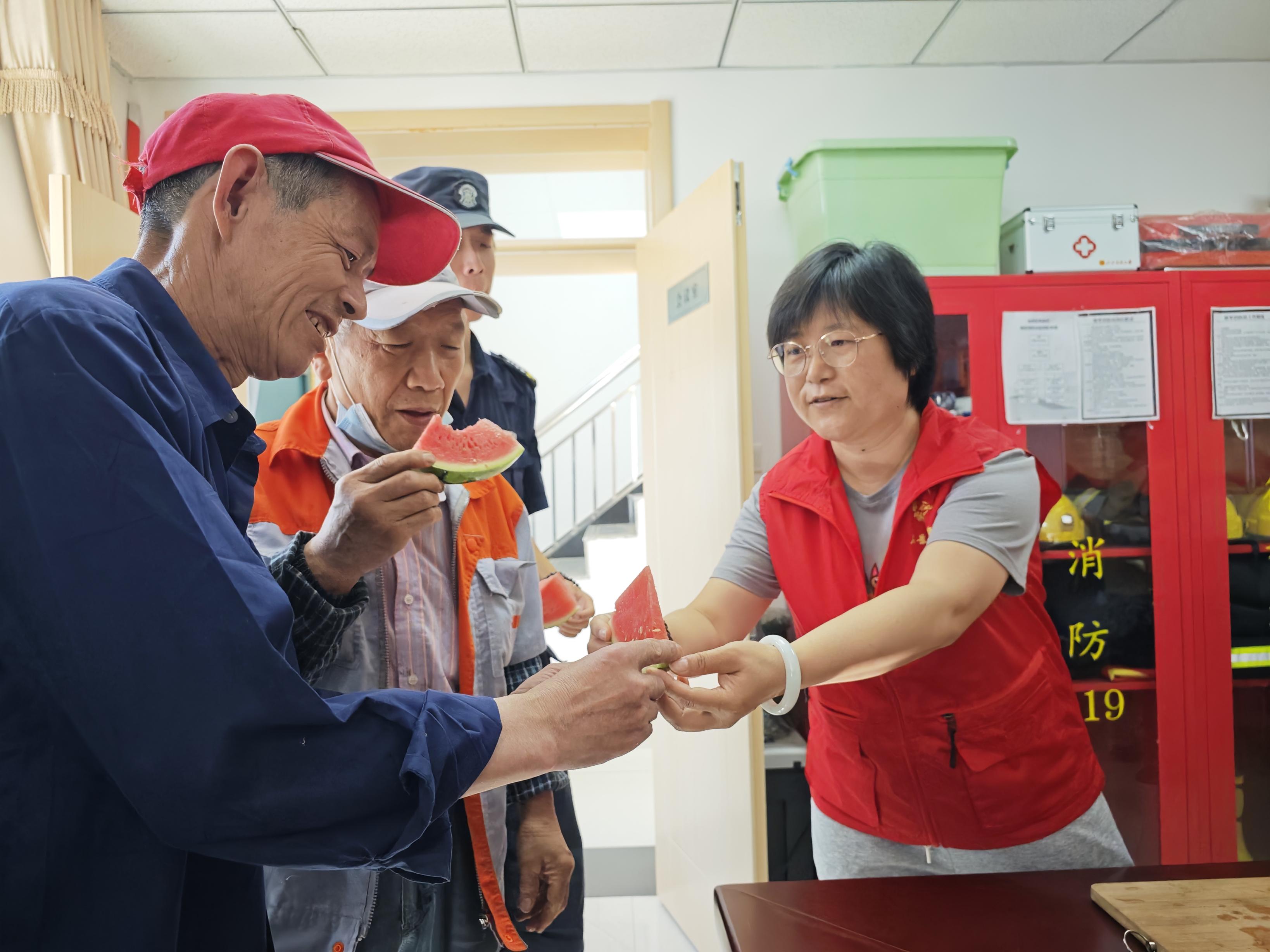 工会暖心驿站 为户外劳动者筑起“清凉港湾”