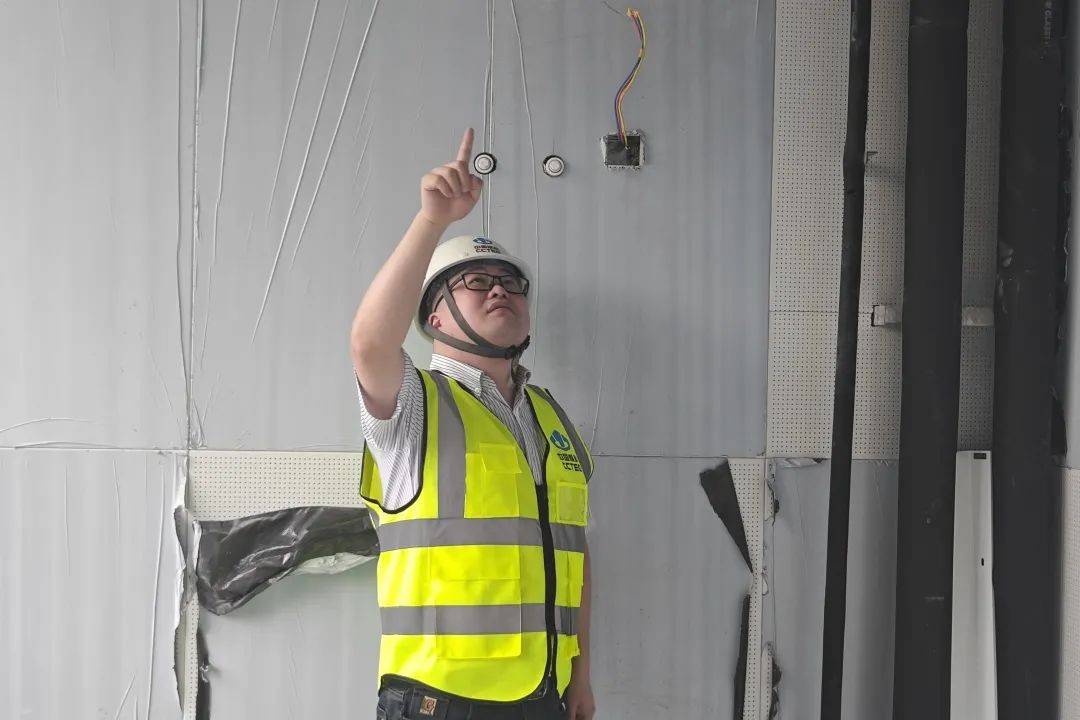 不惧高温“烤”验 京港澳高速长沙段开展集约化养护攻坚