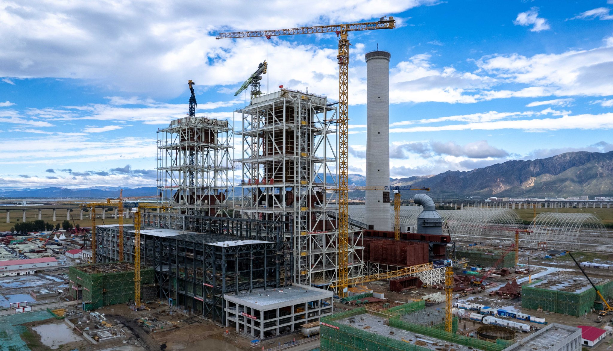 国内首个！湖南安装国能宁夏六盘山电厂项目1号间冷塔主体钢结构整体提升顺利完成