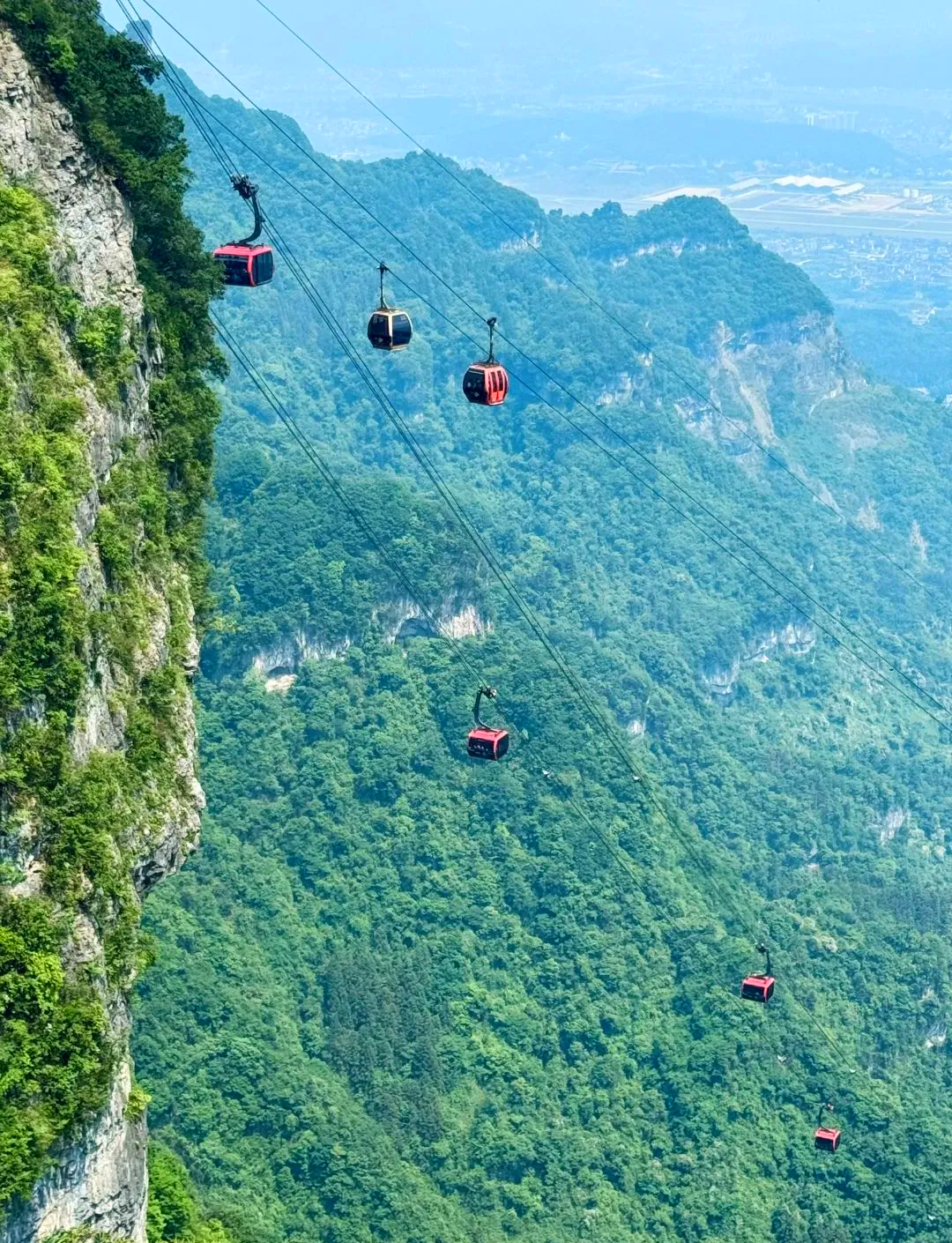 全球最长高山索道正式启航