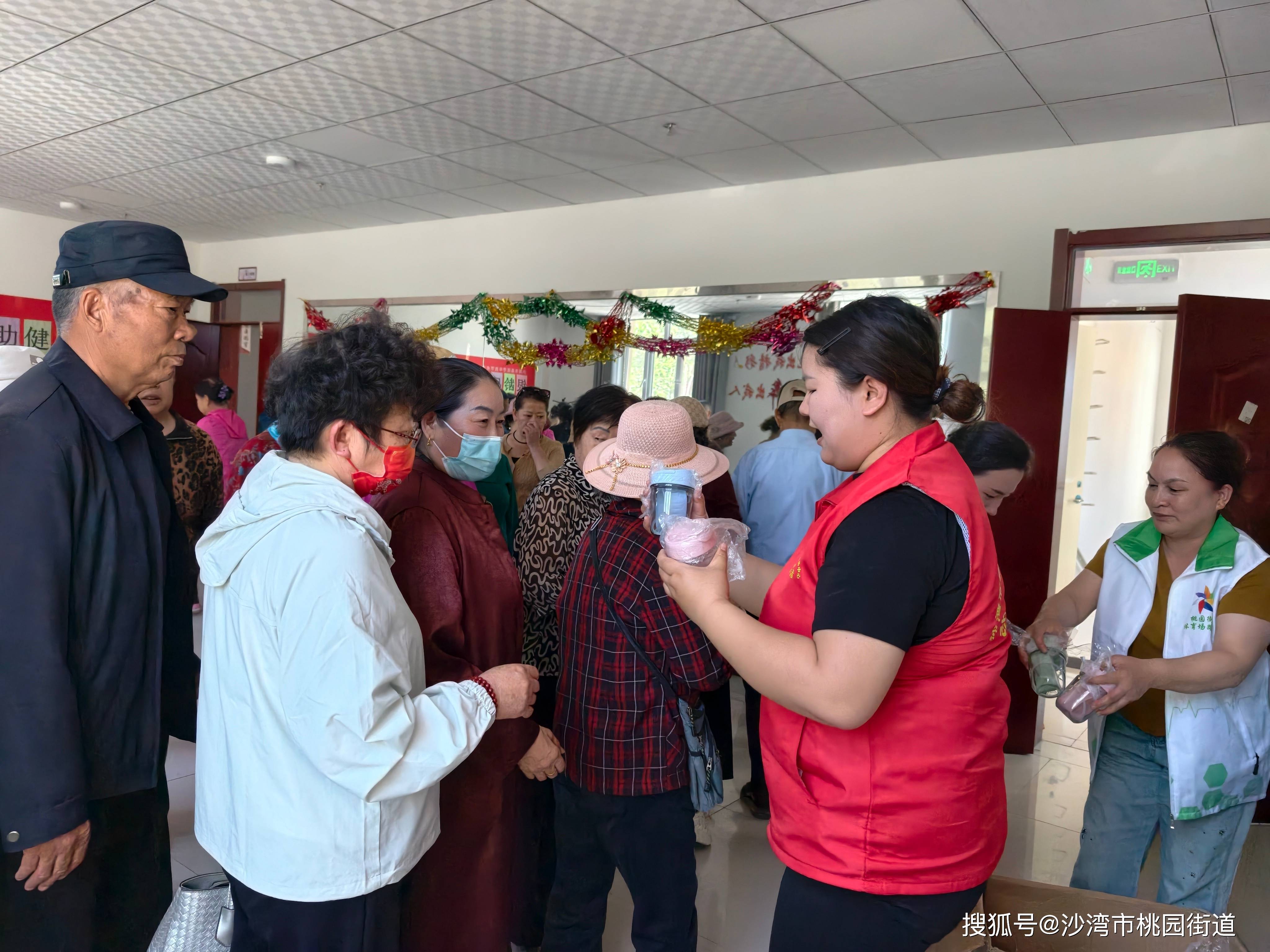 爱心守望伴银龄 浙江金华邻里互助养老绘就民生暖景